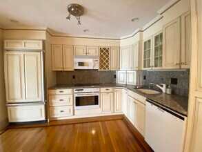 99 St Mary's St in Brookline, MA - Building Photo - Building Photo