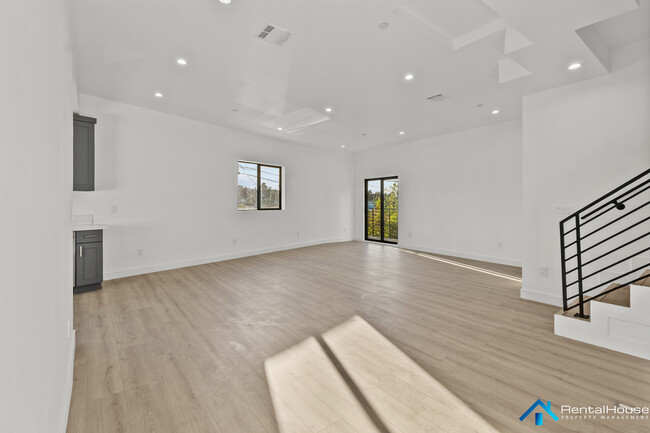 3005 La Paz Dr in Los Angeles, CA - Building Photo - Building Photo