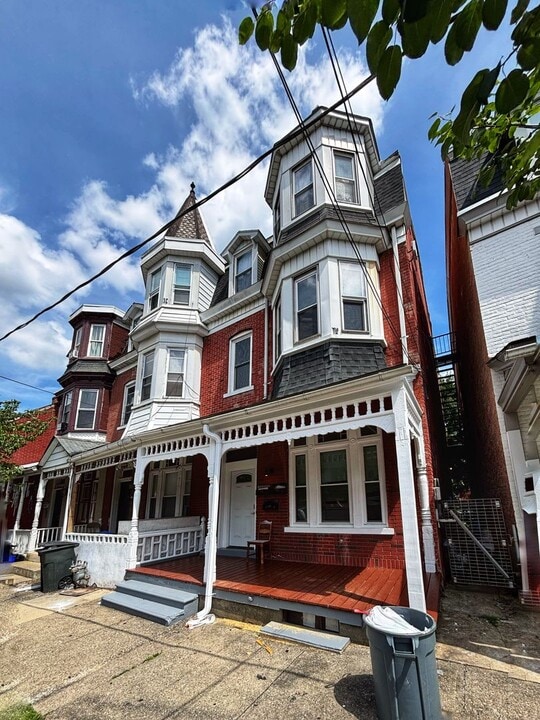 521 Cherokee St in Bethlehem, PA - Building Photo