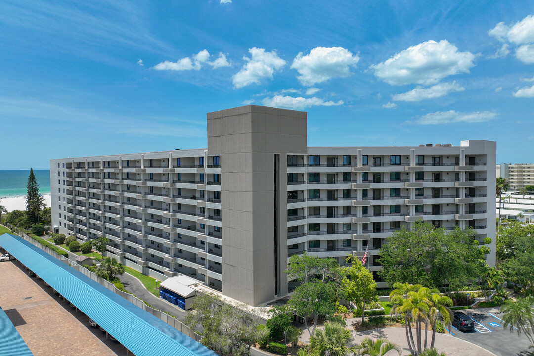 Casarina Condos in Sarasota, FL - Building Photo