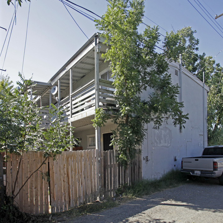 2318 Oakmont St in Sacramento, CA - Building Photo