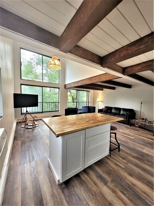 993 Massachusetts Ave in Arlington, MA - Building Photo