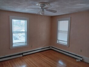 7 Hillside Ave, Unit 2 in Everett, MA - Building Photo - Building Photo