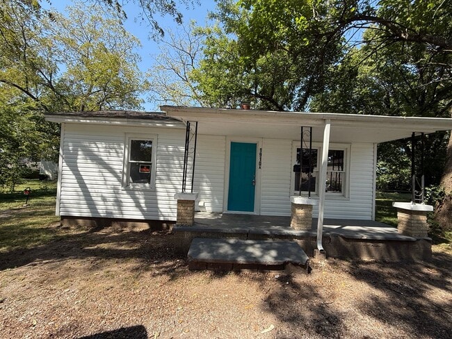 property at 1910 N Lyon Ave