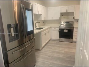 6765 SW 17th St in Miami, FL - Building Photo - Building Photo