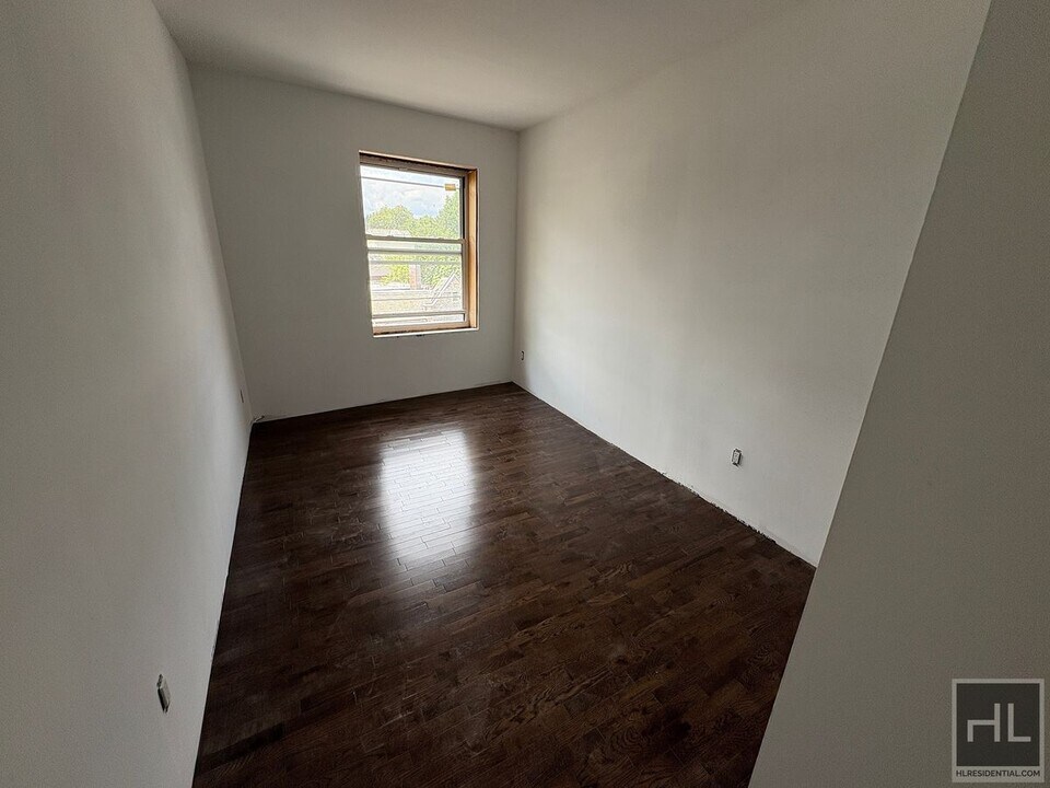 Amsterdam Pl, Mount Vernon in Mount Vernon, NY - Building Photo