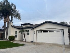 10205 Malaguena Ct in Bakersfield, CA - Building Photo