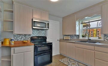 1027 Lombard Ave, Unit House in Everett, WA - Foto de edificio - Building Photo