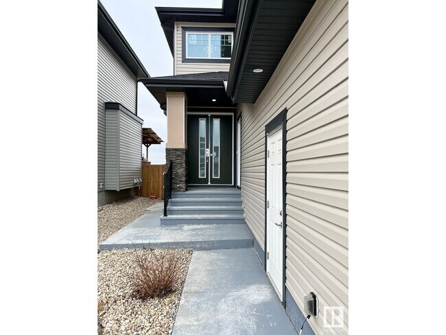 5820 Pelerin Cres in Beaumont, AB - Building Photo - Building Photo