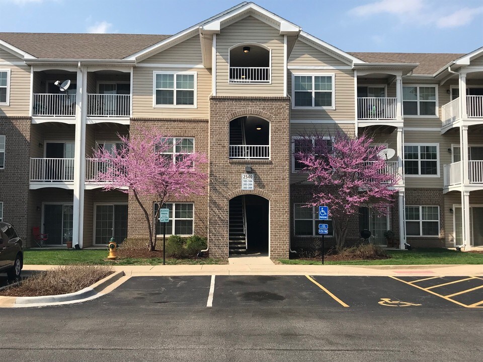 Village Park in Waukegan, IL - Building Photo