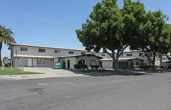 Modesto Palms in Modesto, CA - Building Photo - Building Photo