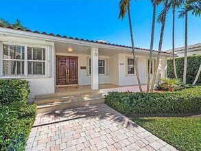 5371 N Bay Rd in Miami Beach, FL - Building Photo - Building Photo