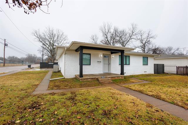 2540 Prichard Ln in Dallas, TX - Building Photo