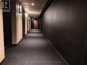 55 Charles St E in Toronto, ON - Building Photo - Building Photo