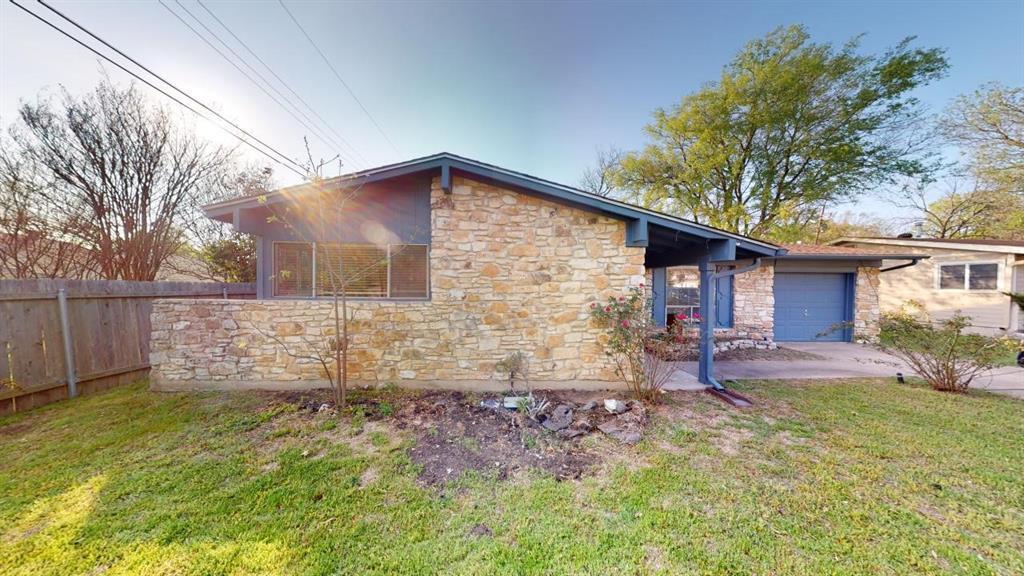 8202 Renton Dr in Austin, TX - Building Photo