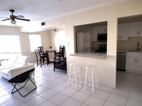 8024 Tatum Waterway Dr in Miami, FL - Building Photo - Building Photo