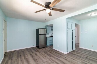 811 S Mesquite St in Arlington, TX - Building Photo - Building Photo