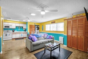 104 W Leon Ln in Cocoa Beach, FL - Building Photo