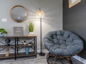 8116 Kanis Oaks Dr in Little Rock, AR - Foto de edificio - Building Photo