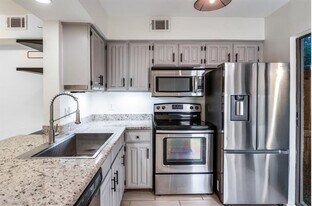 5626 Preston Oaks Rd in Dallas, TX - Building Photo