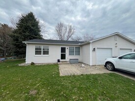 6209-6211 Hipps Hollow Rd in Eau Claire, MI - Building Photo