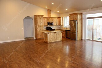 21330 N E Livingston Dr in Bend, OR - Building Photo - Building Photo