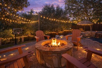 1088 Pondview Dr in Cedar Hill, TX - Foto de edificio - Building Photo