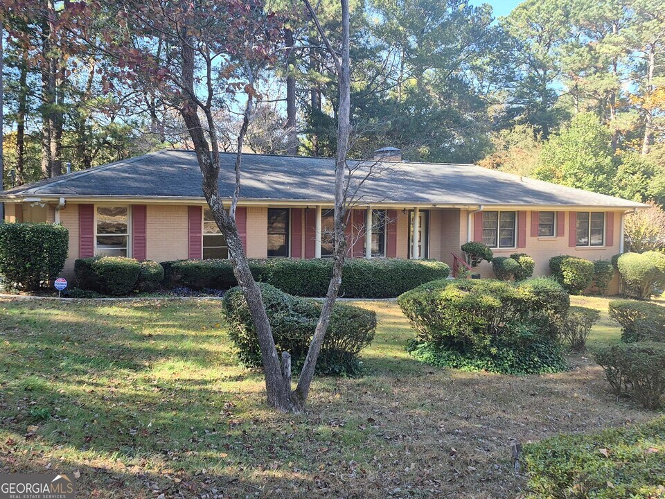 3005 Arabian Woods Dr in Stonecrest, GA - Building Photo