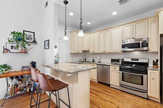 910 Willow Ave in Hoboken, NJ - Building Photo - Building Photo