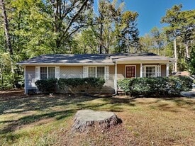 3985 Casa Verde Dr in College Park, GA - Building Photo