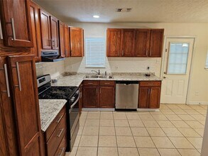 233 W 4th St in Deer Park, TX - Building Photo - Building Photo