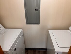 Loganberry Commons in Portland, OR - Building Photo - Building Photo