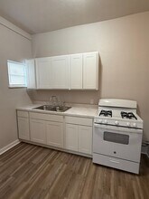 206 E Sabine St in Victoria, TX - Building Photo - Building Photo