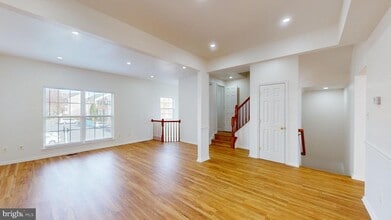 527 Sparkleberry Terrace NE in Leesburg, VA - Building Photo - Building Photo