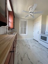 1402 Winnie St in Galveston, TX - Building Photo - Building Photo