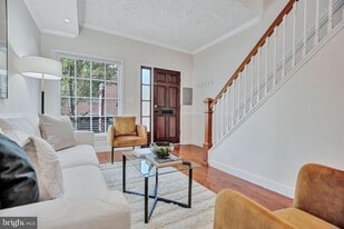 1437 Duke St in Alexandria, VA - Building Photo