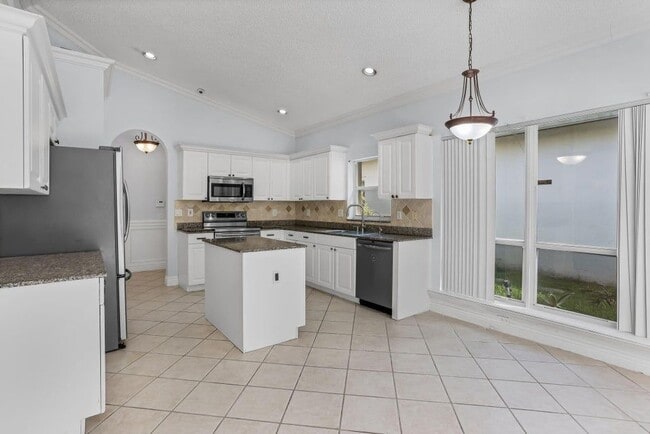 7607 Colony Lake Dr in Boynton Beach, FL - Building Photo - Building Photo