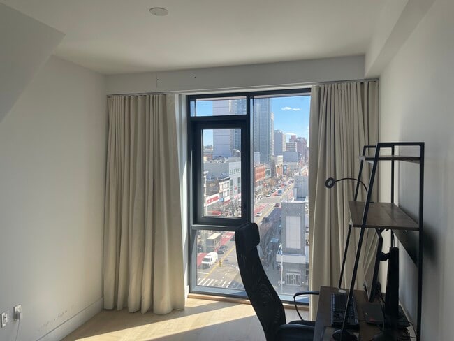 11 Hancock Pl, Unit 809 in New York, NY - Foto de edificio - Building Photo