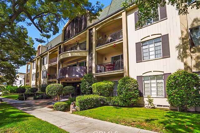 215 N Kenwood St in Glendale, CA - Building Photo - Building Photo