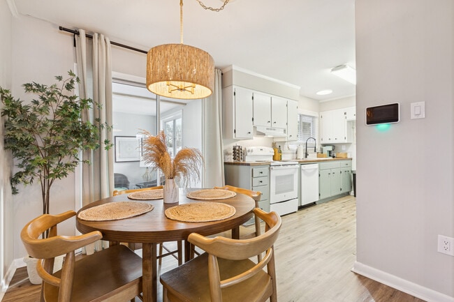 616 Lemaster Ave in Hampton, VA - Building Photo - Building Photo