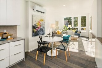 818 N 47th St in Seattle, WA - Foto de edificio - Building Photo