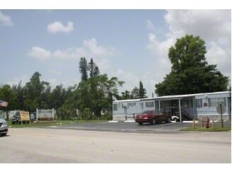 1701 Skee Rd in West Palm Beach, FL - Building Photo