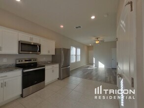 1073 Cades Cv Wy in DeLand, FL - Building Photo - Building Photo