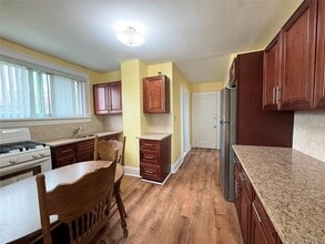 46 Dunston Ave, Unit 2nd floor in Yonkers, NY - Foto de edificio - Building Photo