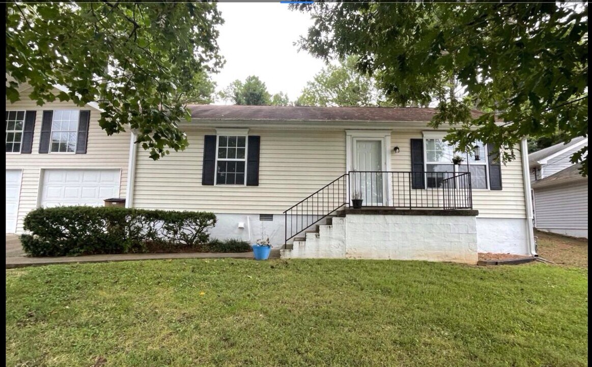 2822 Airwood Dr in Nashville, TN - Foto de edificio