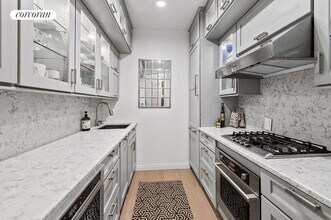 222 Riverside Dr in New York, NY - Building Photo - Building Photo