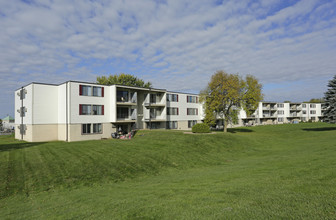 Westwinds in Eau Claire, WI - Foto de edificio - Building Photo