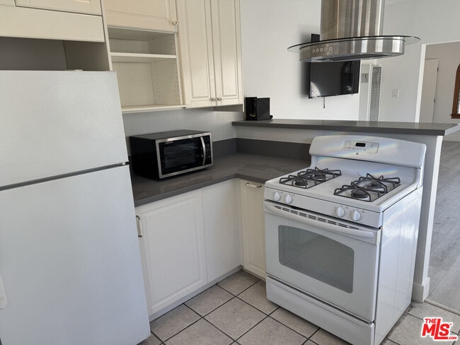 243 N Swall Dr in Beverly Hills, CA - Building Photo - Building Photo