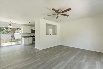 410 42nd Ave NE in St. Petersburg, FL - Building Photo - Building Photo