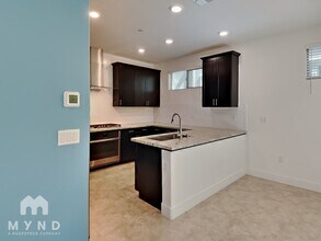 8848 Solo Wy in Elk Grove, CA - Foto de edificio - Building Photo